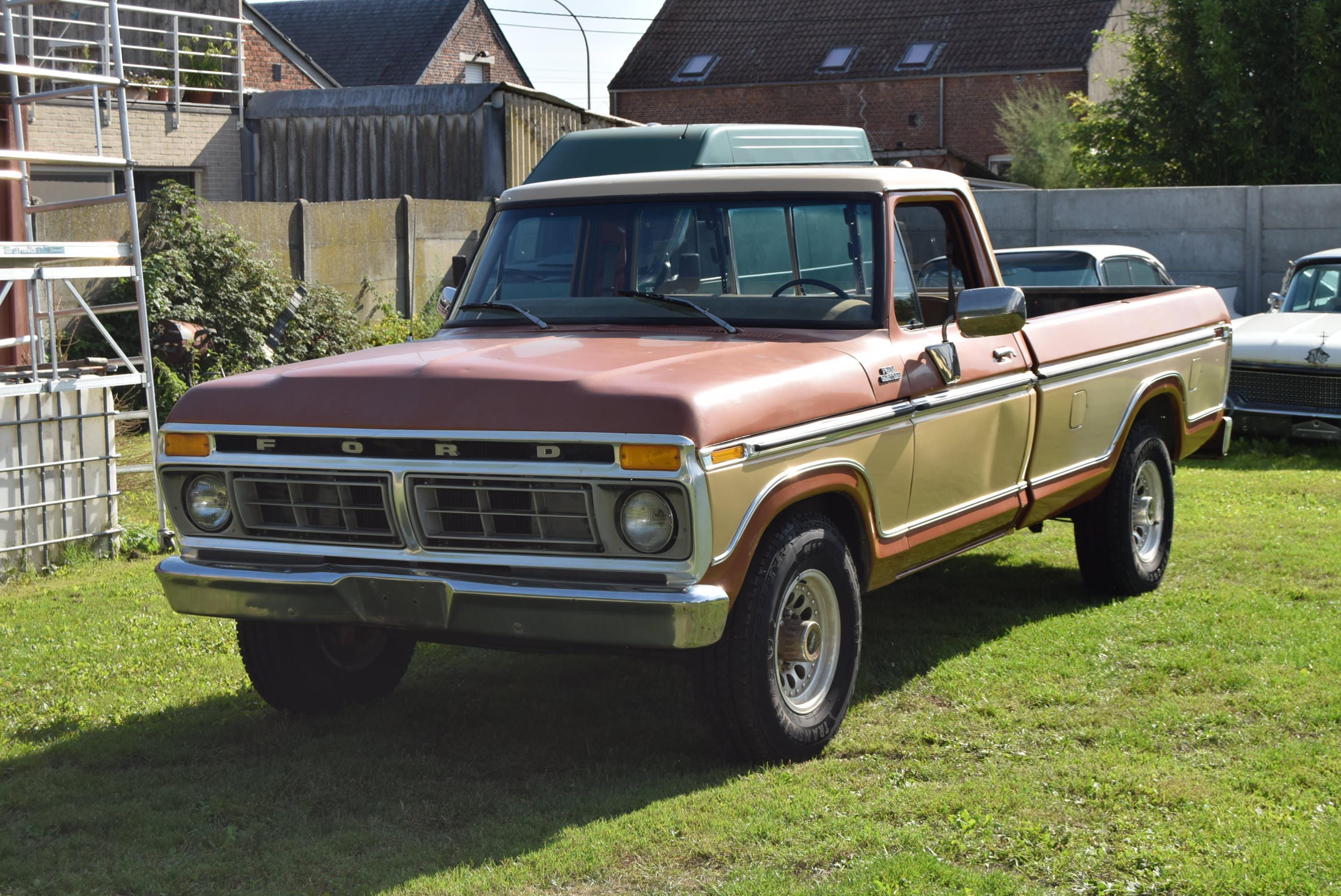 Ford F-250 CUSTOM 6..6L V8 400CID