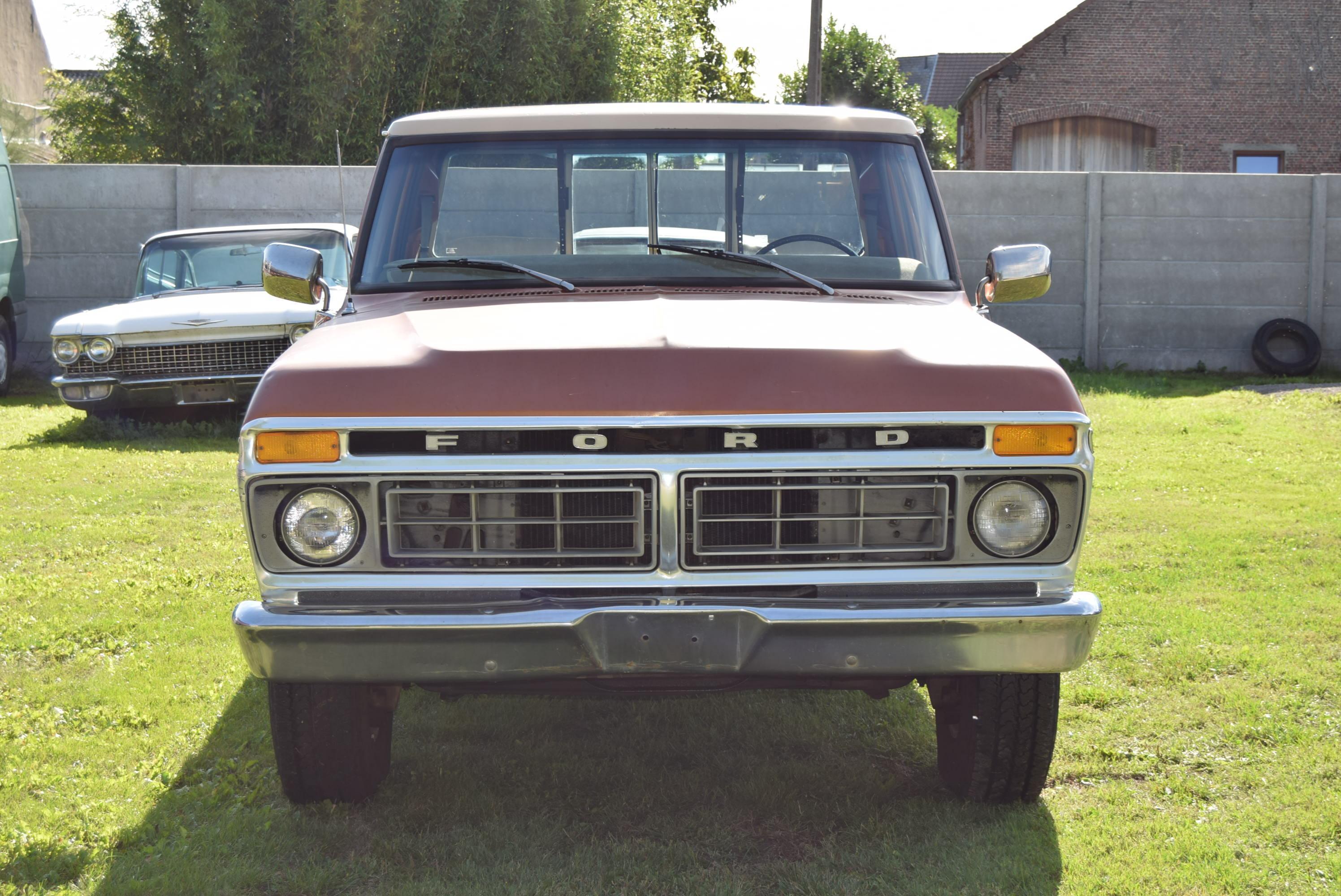 Ford F-250 CUSTOM 6..6L V8 400CID