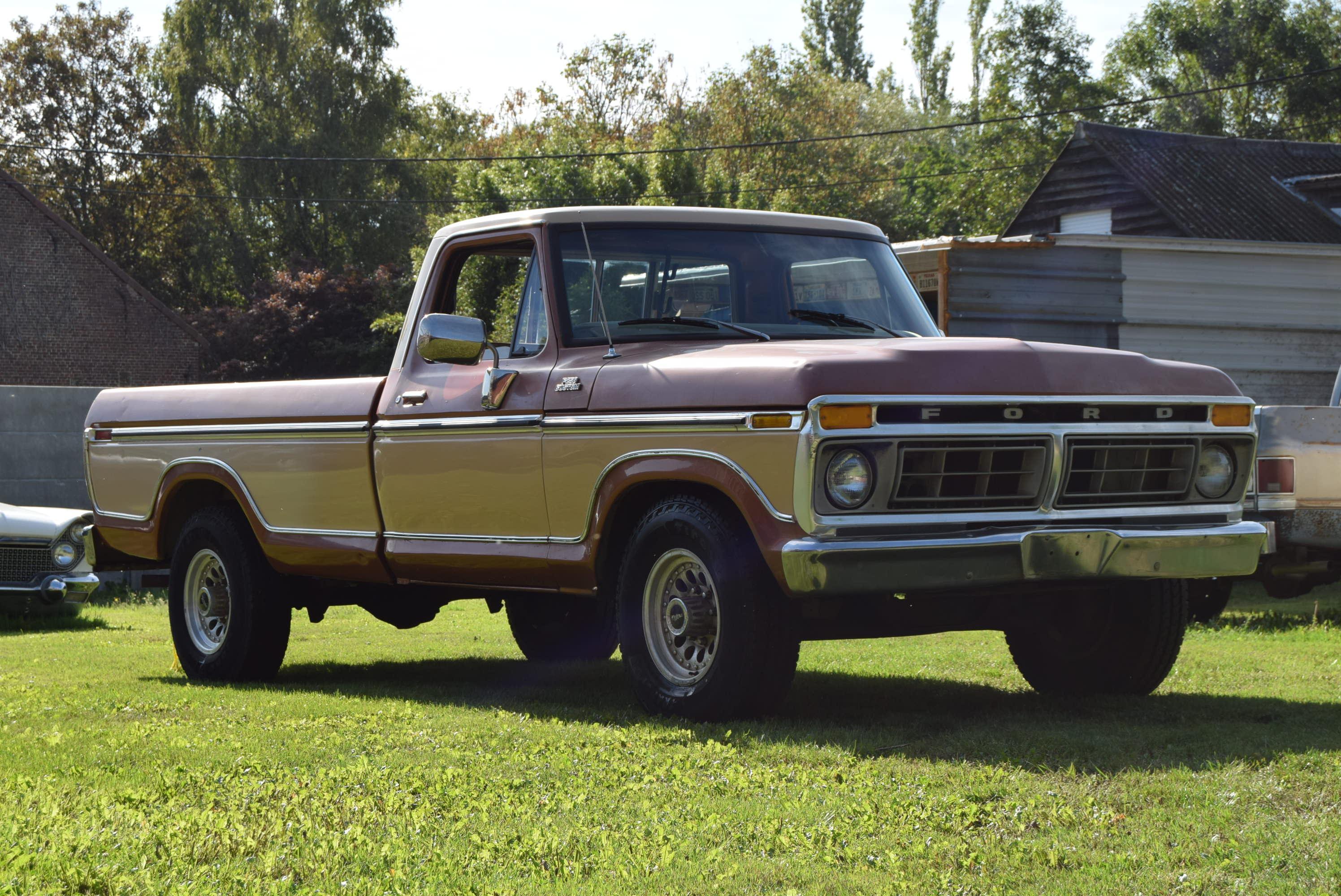 Ford F-250 CUSTOM 6..6L V8 400CID