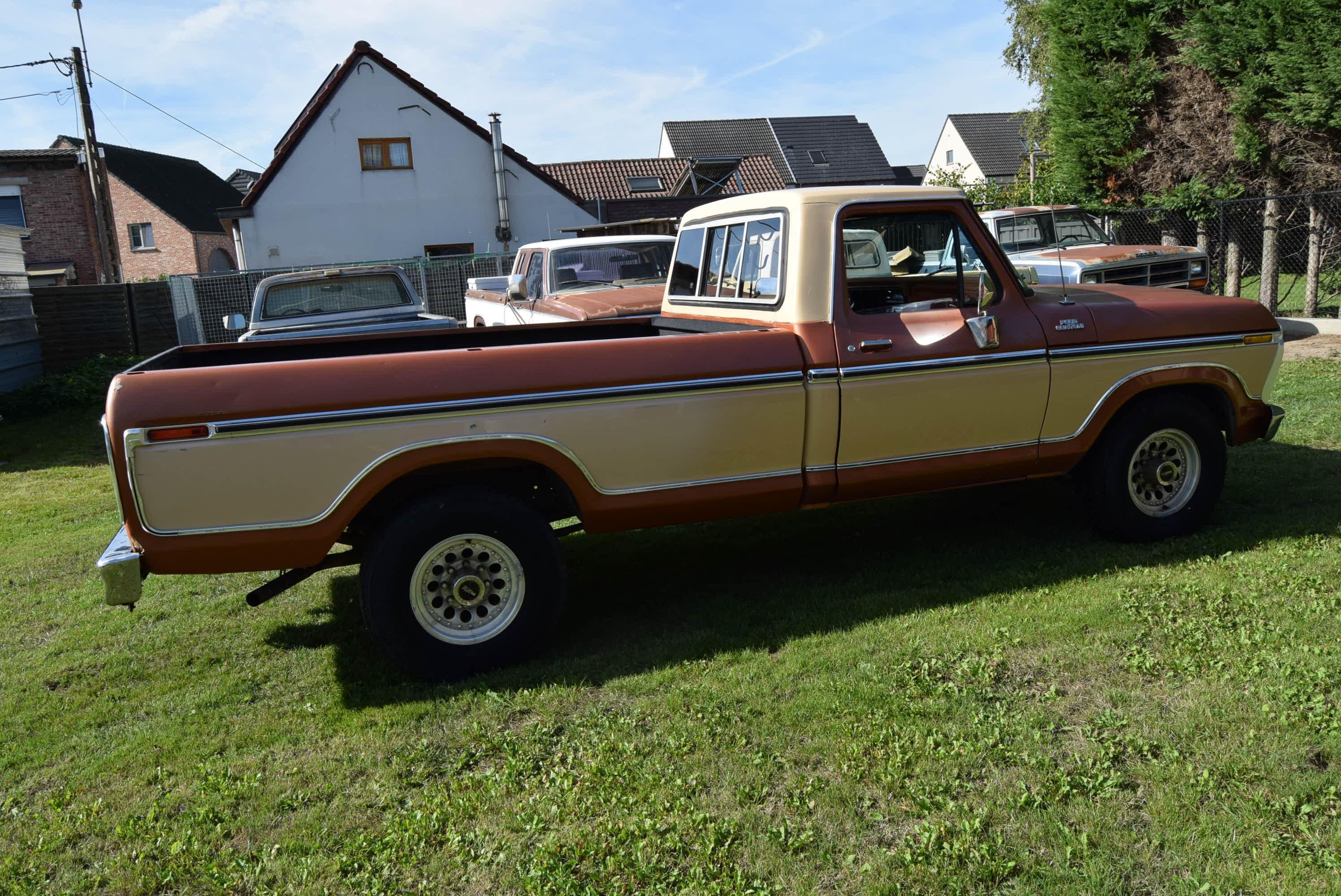 Ford F-250 CUSTOM 6..6L V8 400CID