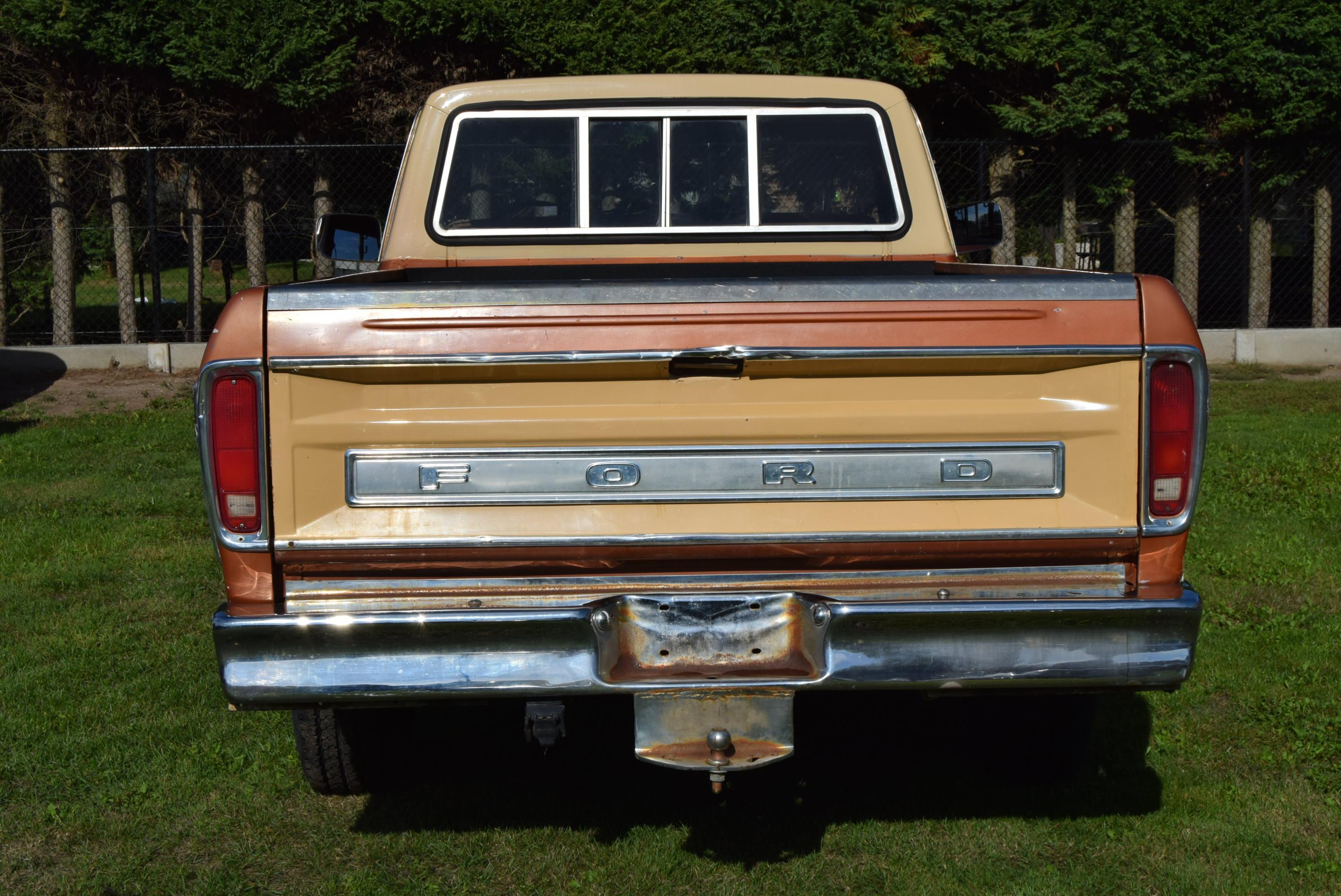 Ford F-250 CUSTOM 6..6L V8 400CID