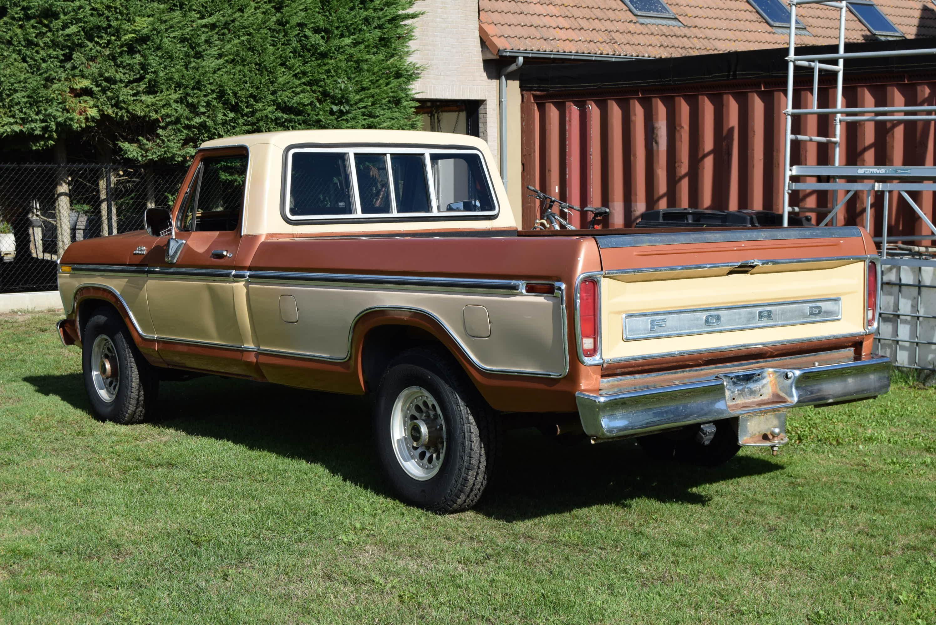 Ford F-250 CUSTOM 6..6L V8 400CID