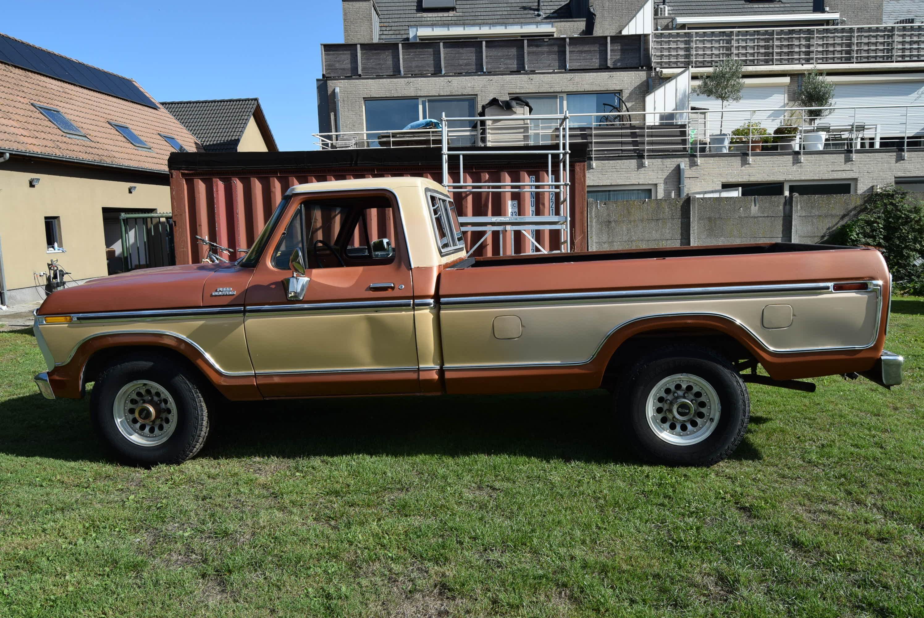 Ford F-250 CUSTOM 6..6L V8 400CID