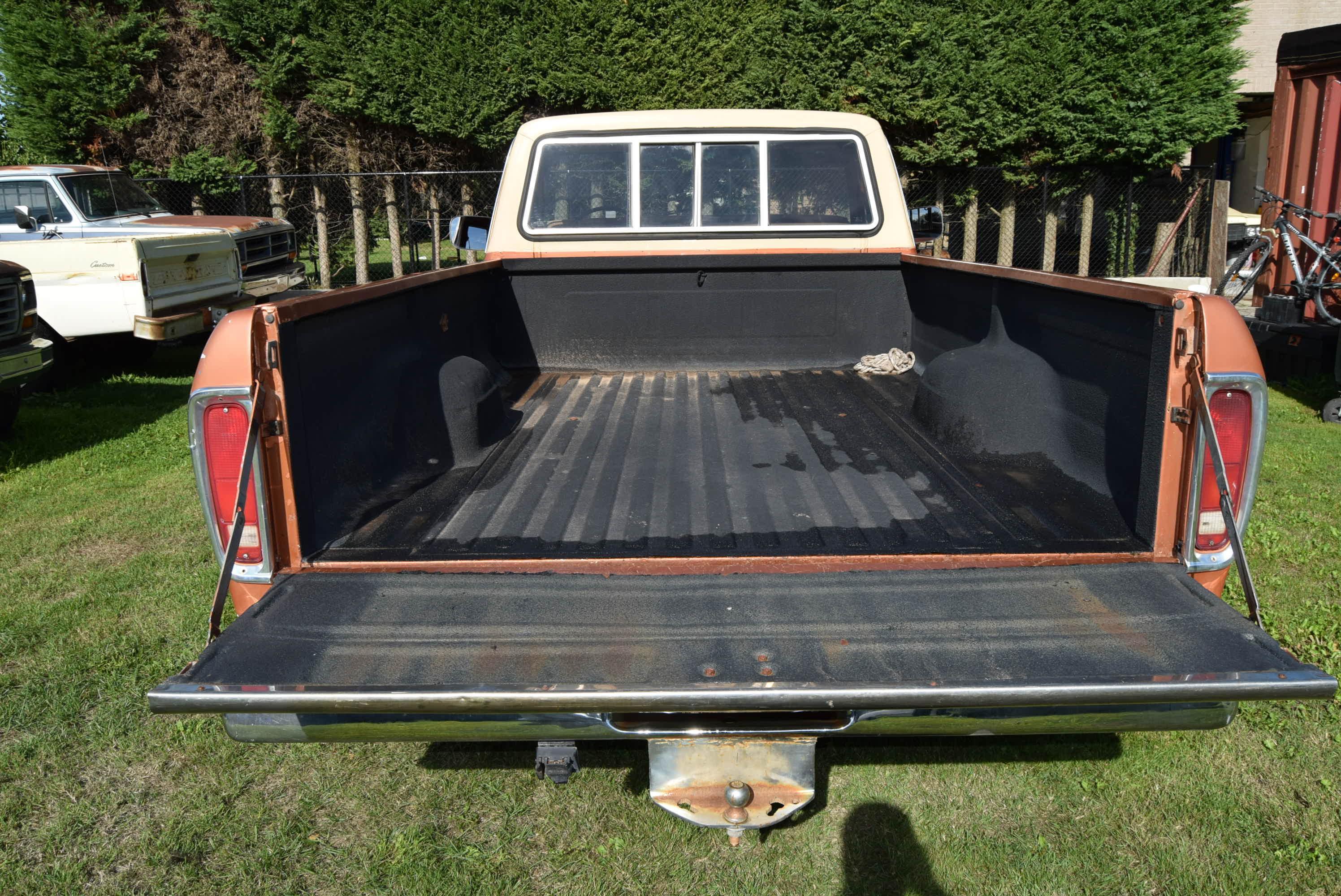 Ford F-250 CUSTOM 6..6L V8 400CID