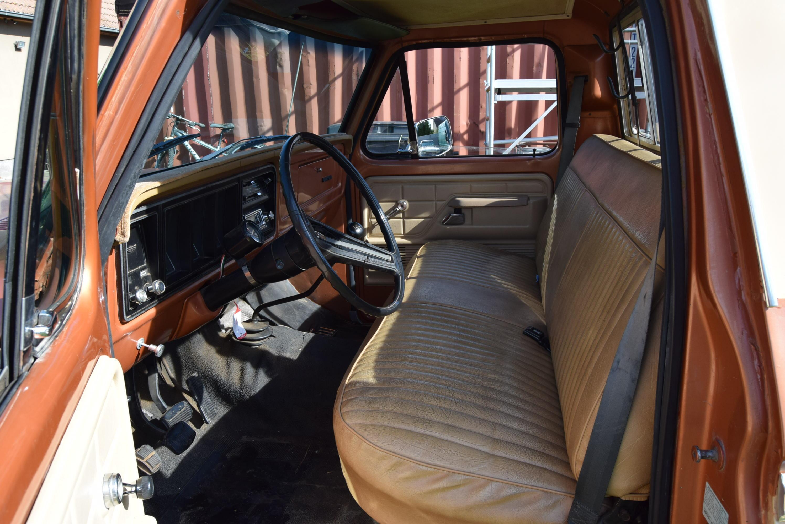 Ford F-250 CUSTOM 6..6L V8 400CID