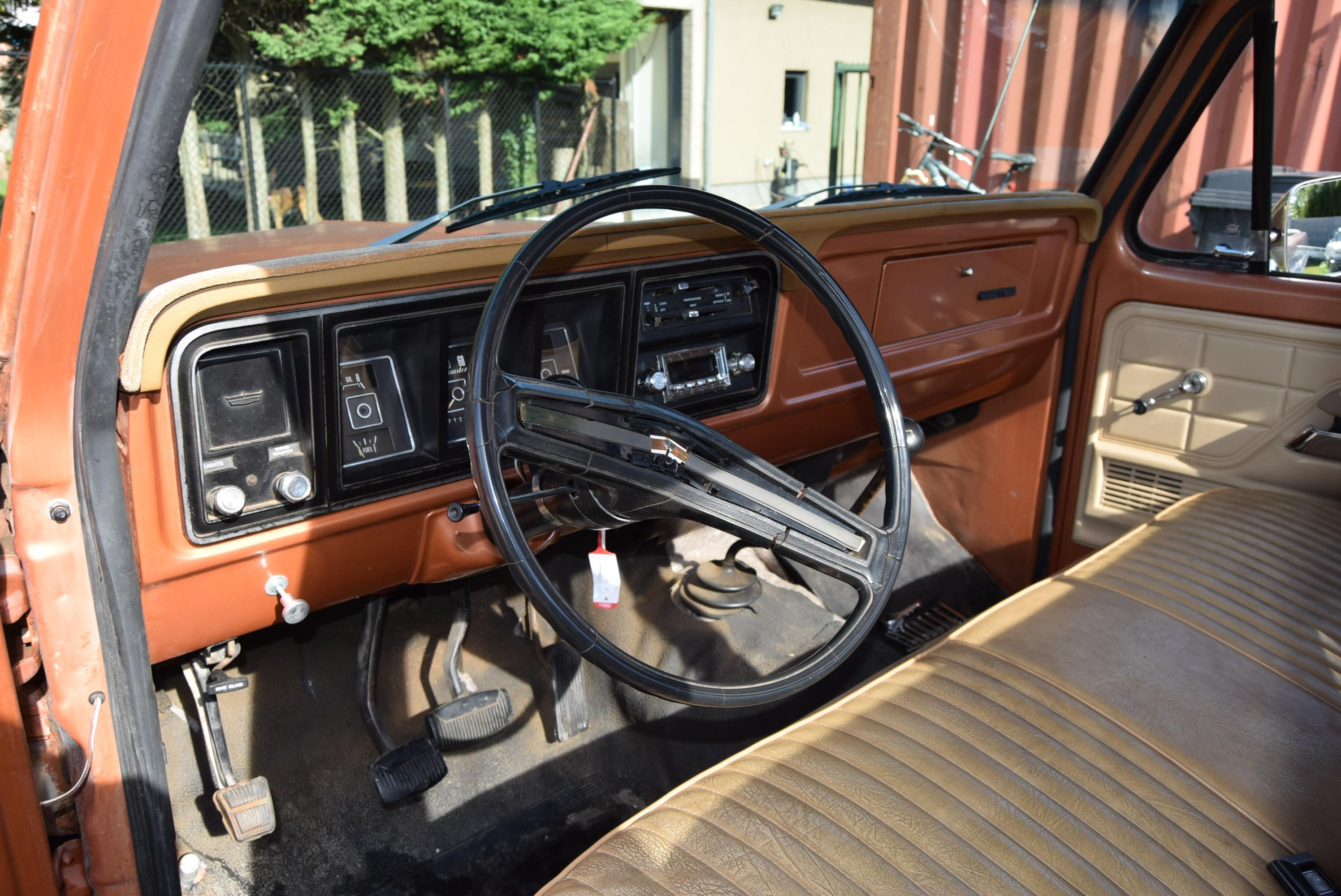 Ford F-250 CUSTOM 6..6L V8 400CID