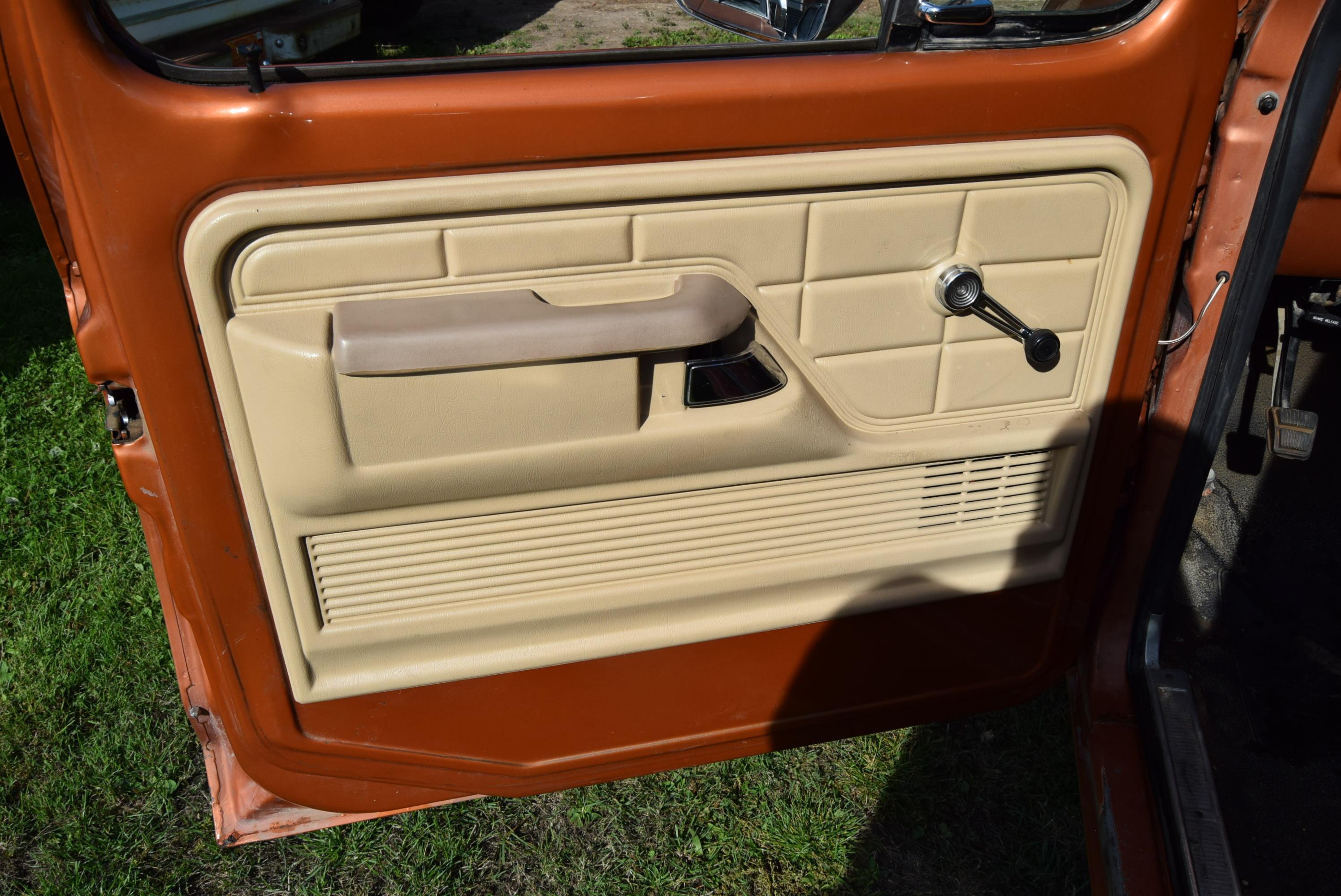 Ford F-250 CUSTOM 6..6L V8 400CID