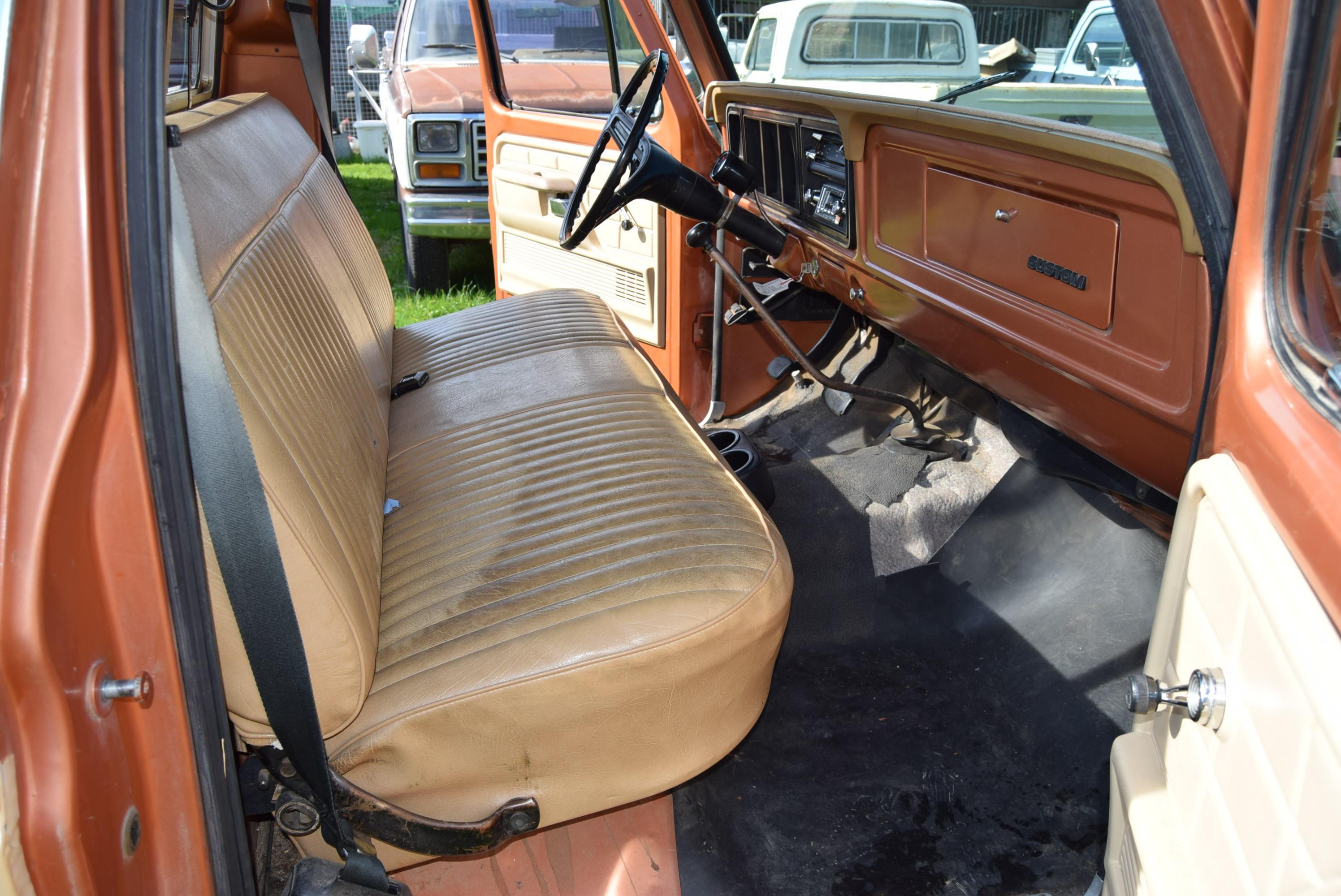 Ford F-250 CUSTOM 6..6L V8 400CID