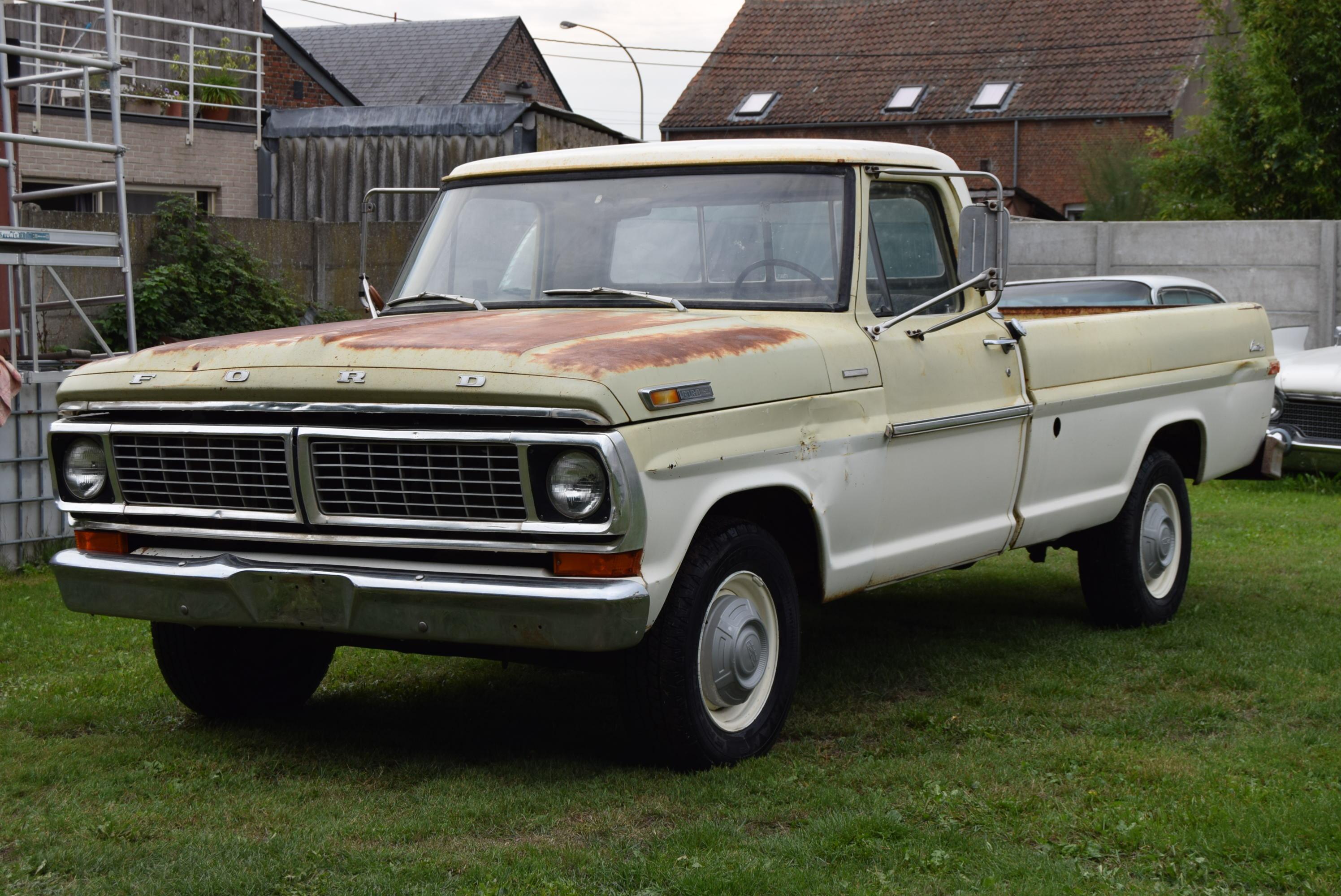 Ford F-250 5.9L V8 360CID