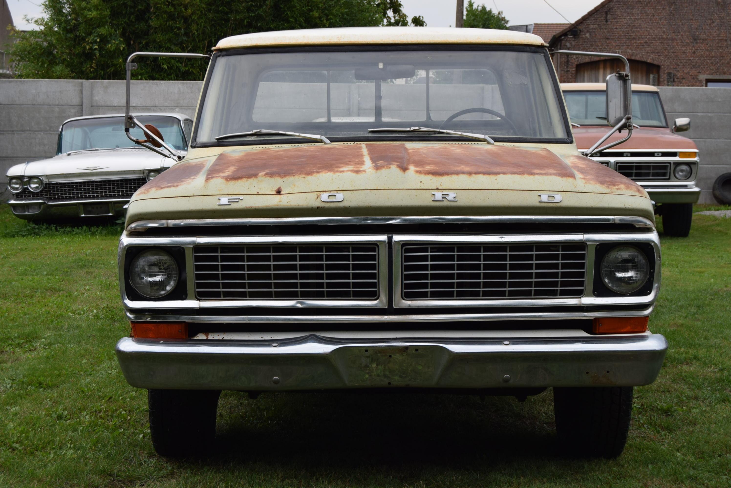 Ford F-250 5.9L V8 360CID