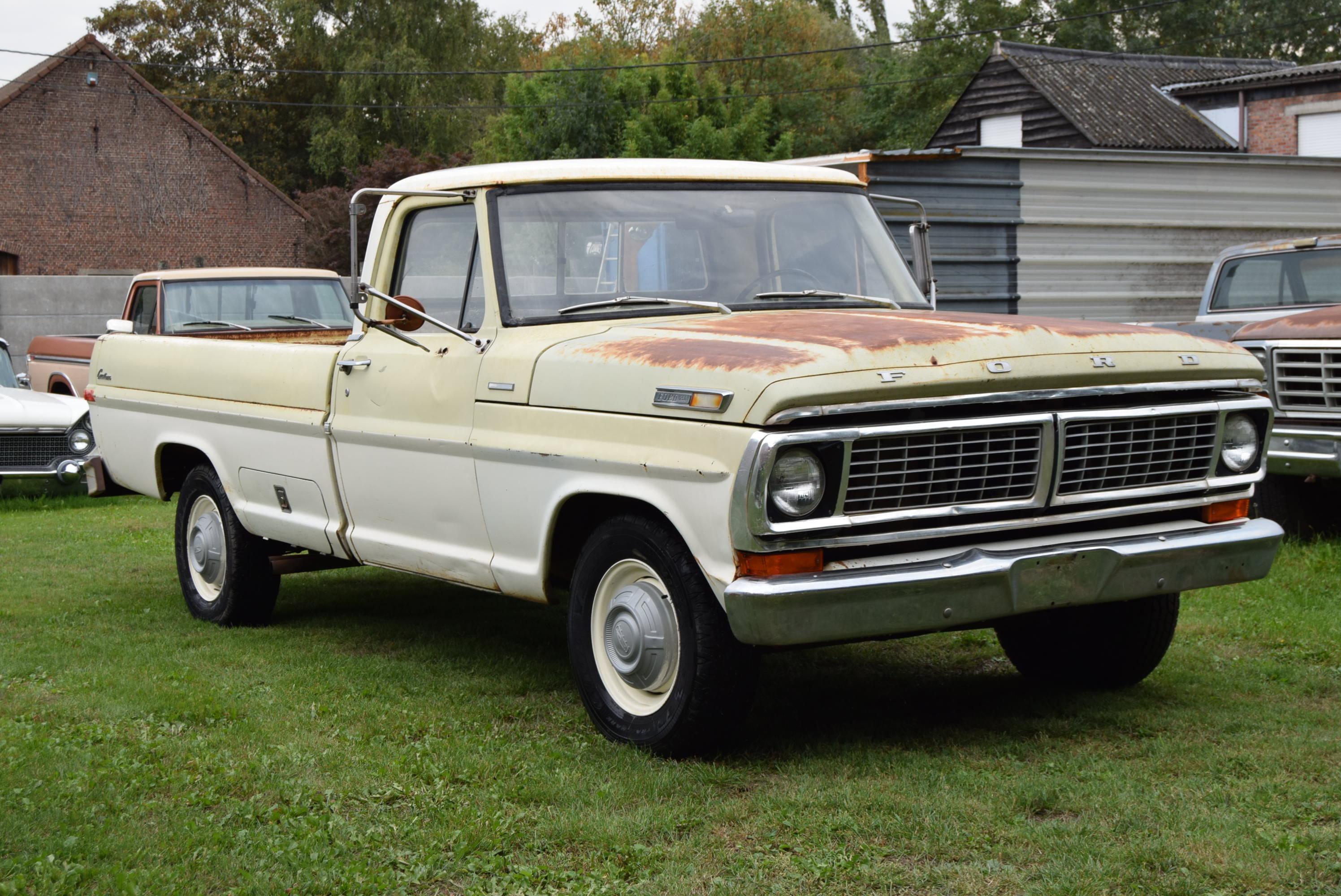 Ford F-250 5.9L V8 360CID