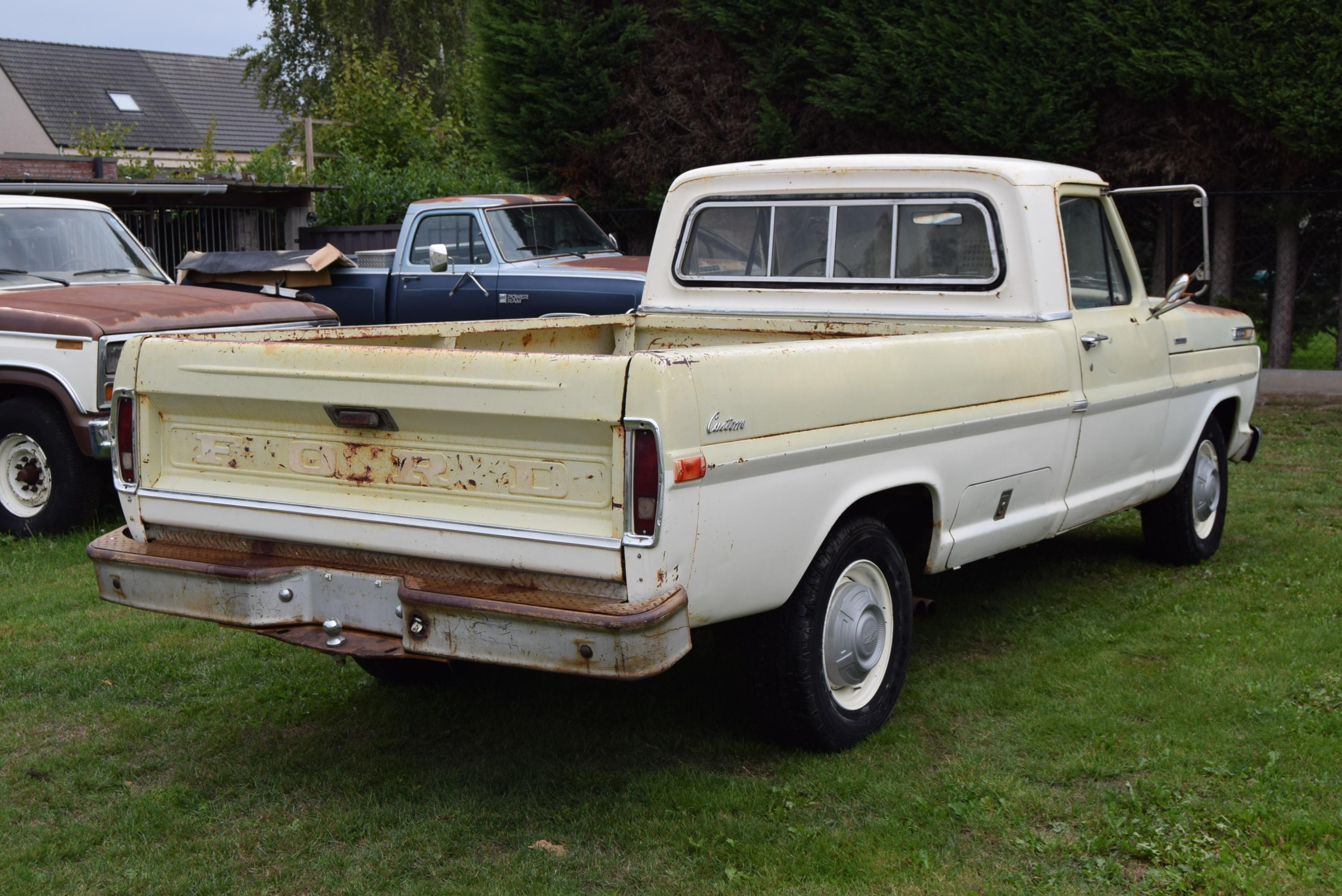 Ford F-250 5.9L V8 360CID