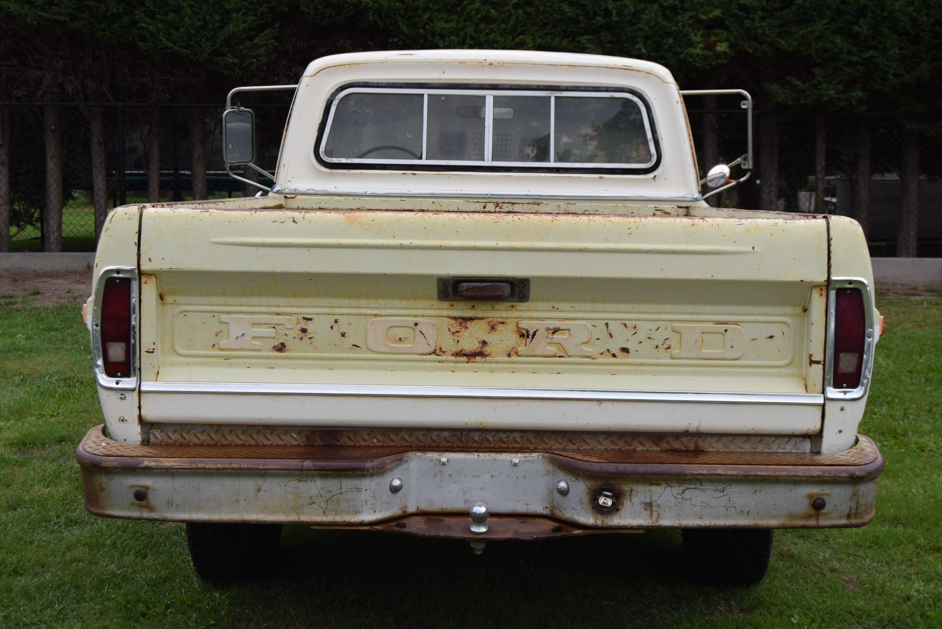 Ford F-250 5.9L V8 360CID