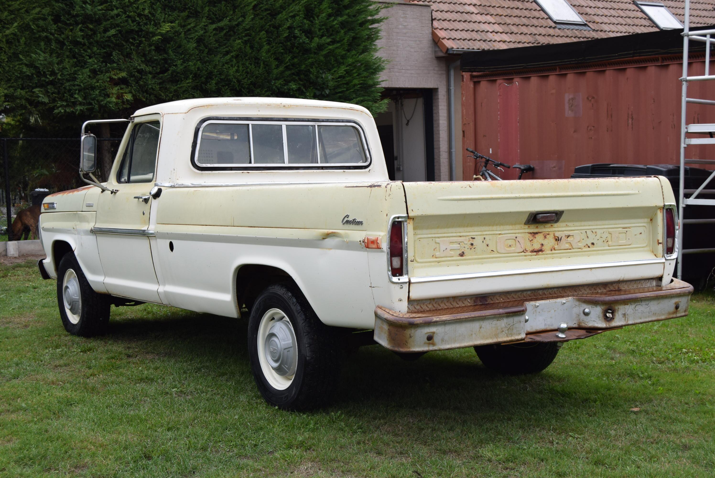 Ford F-250 5.9L V8 360CID