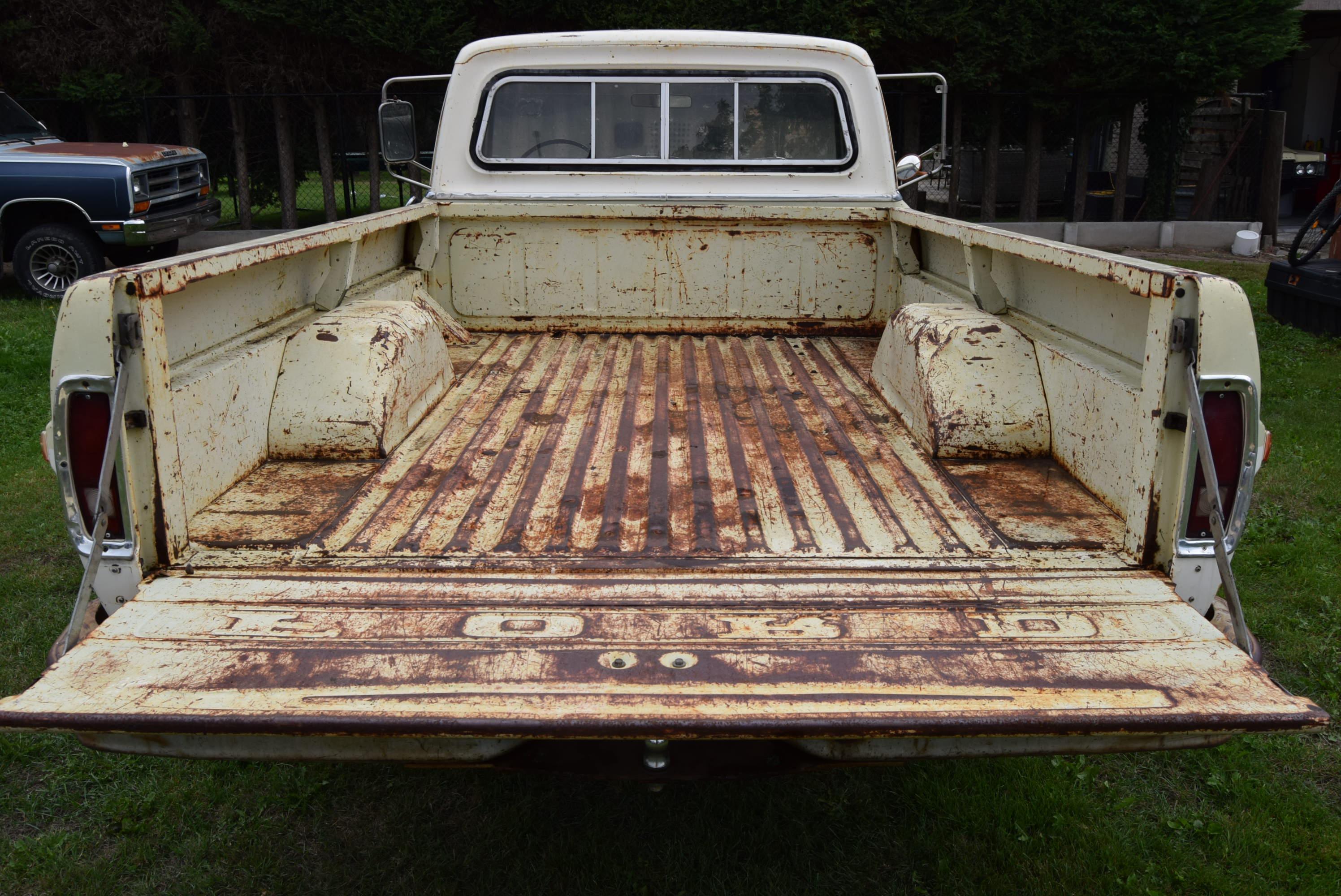 Ford F-250 5.9L V8 360CID