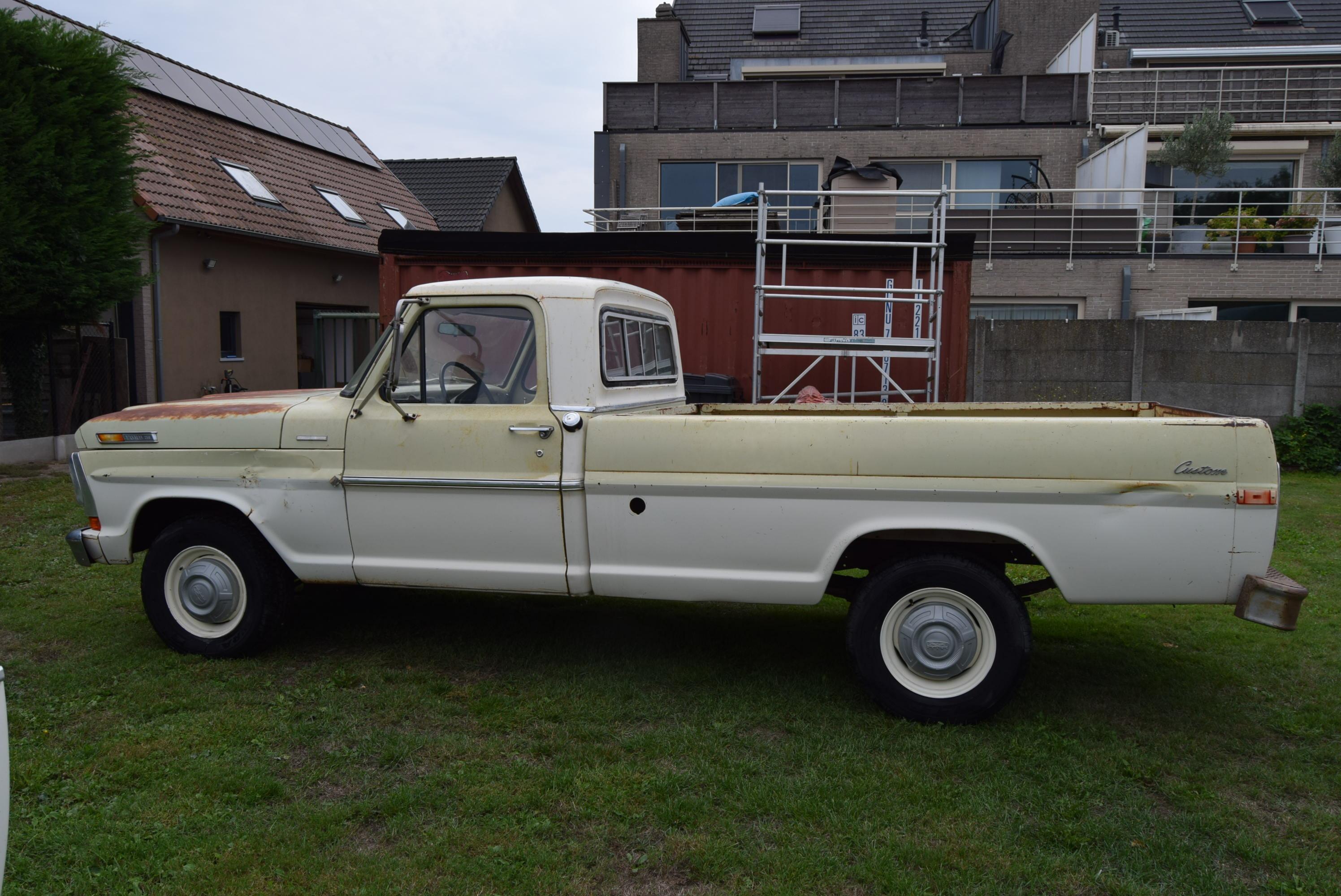 Ford F-250 5.9L V8 360CID