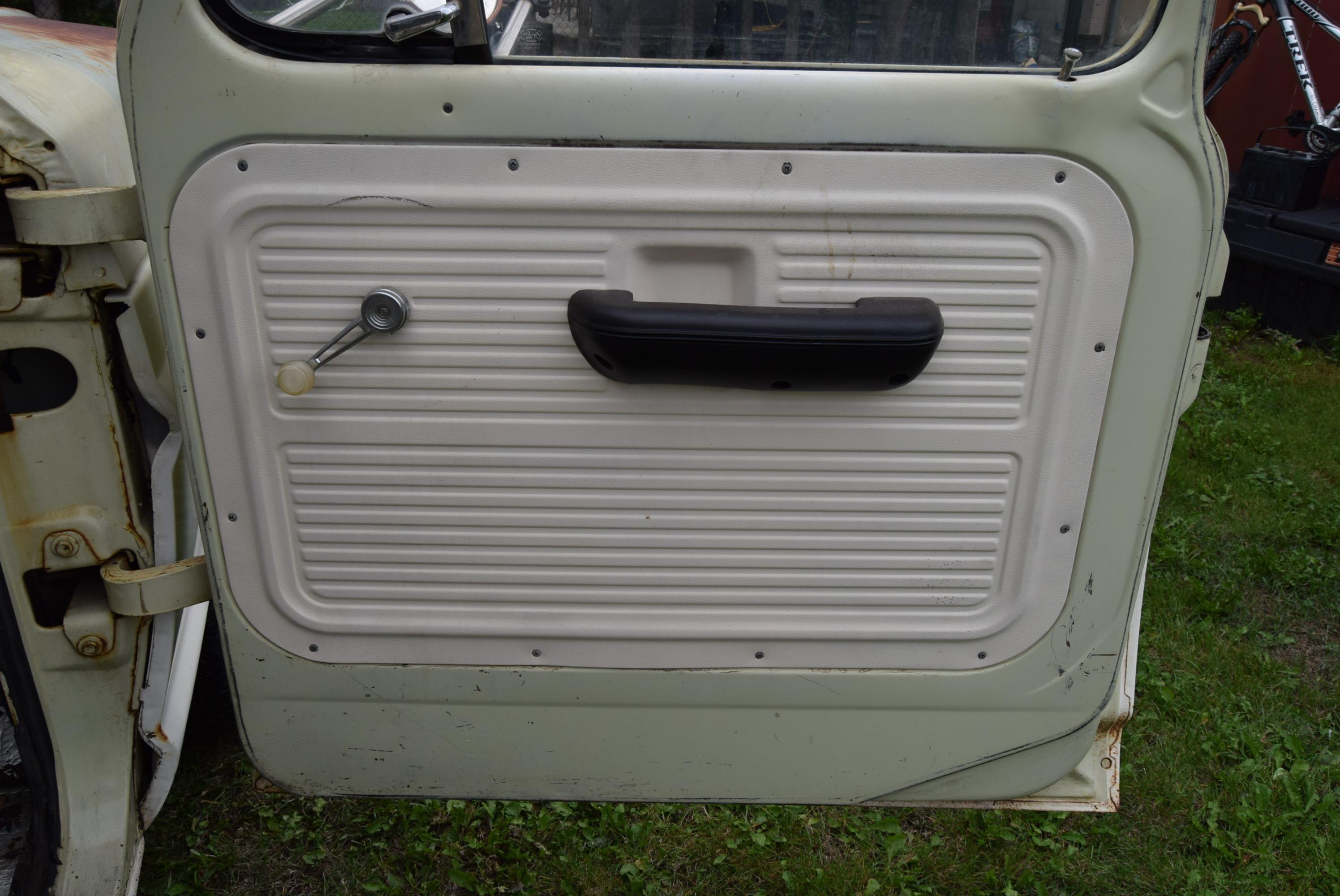 Ford F-250 5.9L V8 360CID