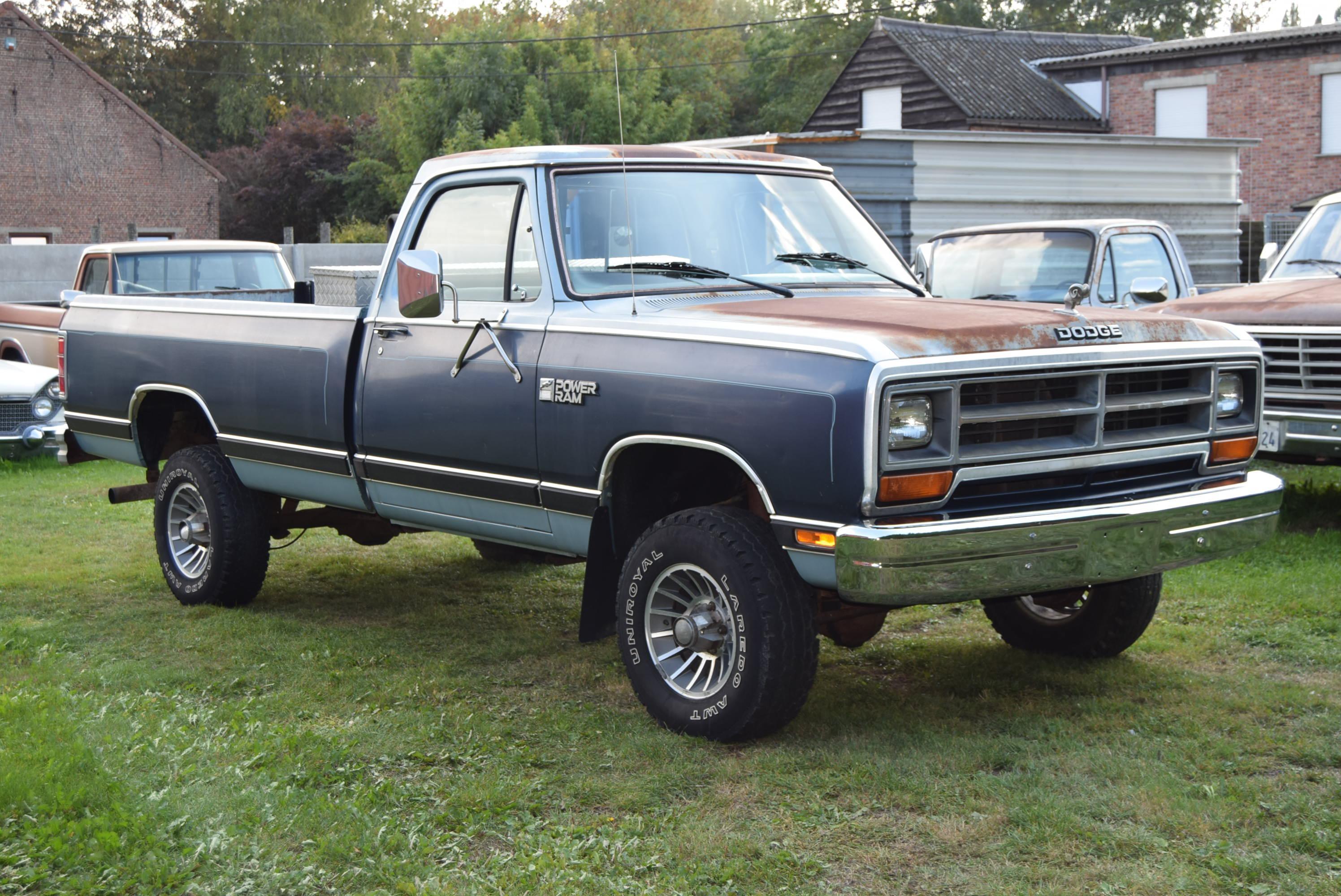 Dodge Ram Power Wagon 5.9L V8 360CID