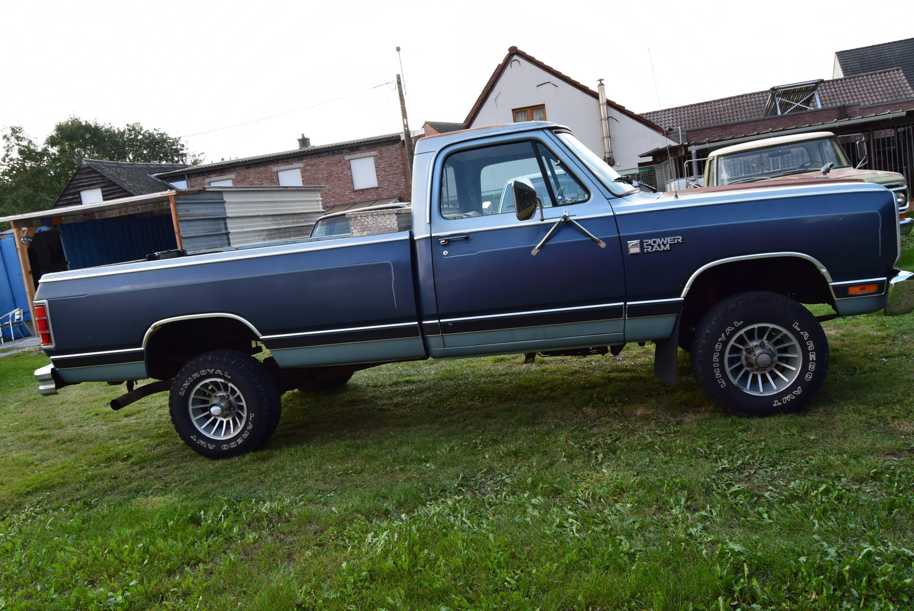 Dodge Ram Power Wagon 5.9L V8 360CID