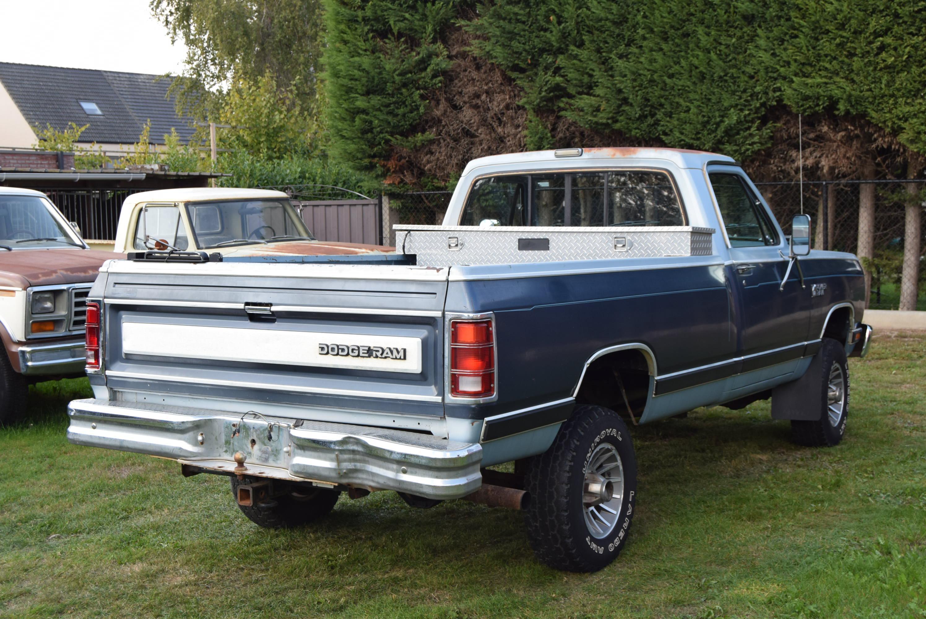 Dodge Ram Power Wagon 5.9L V8 360CID