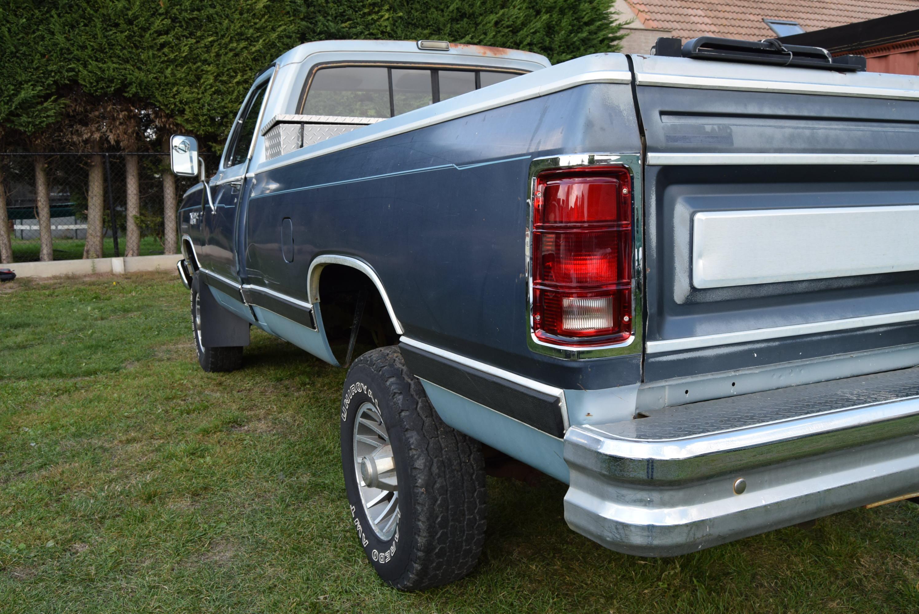 Dodge Ram Power Wagon 5.9L V8 360CID