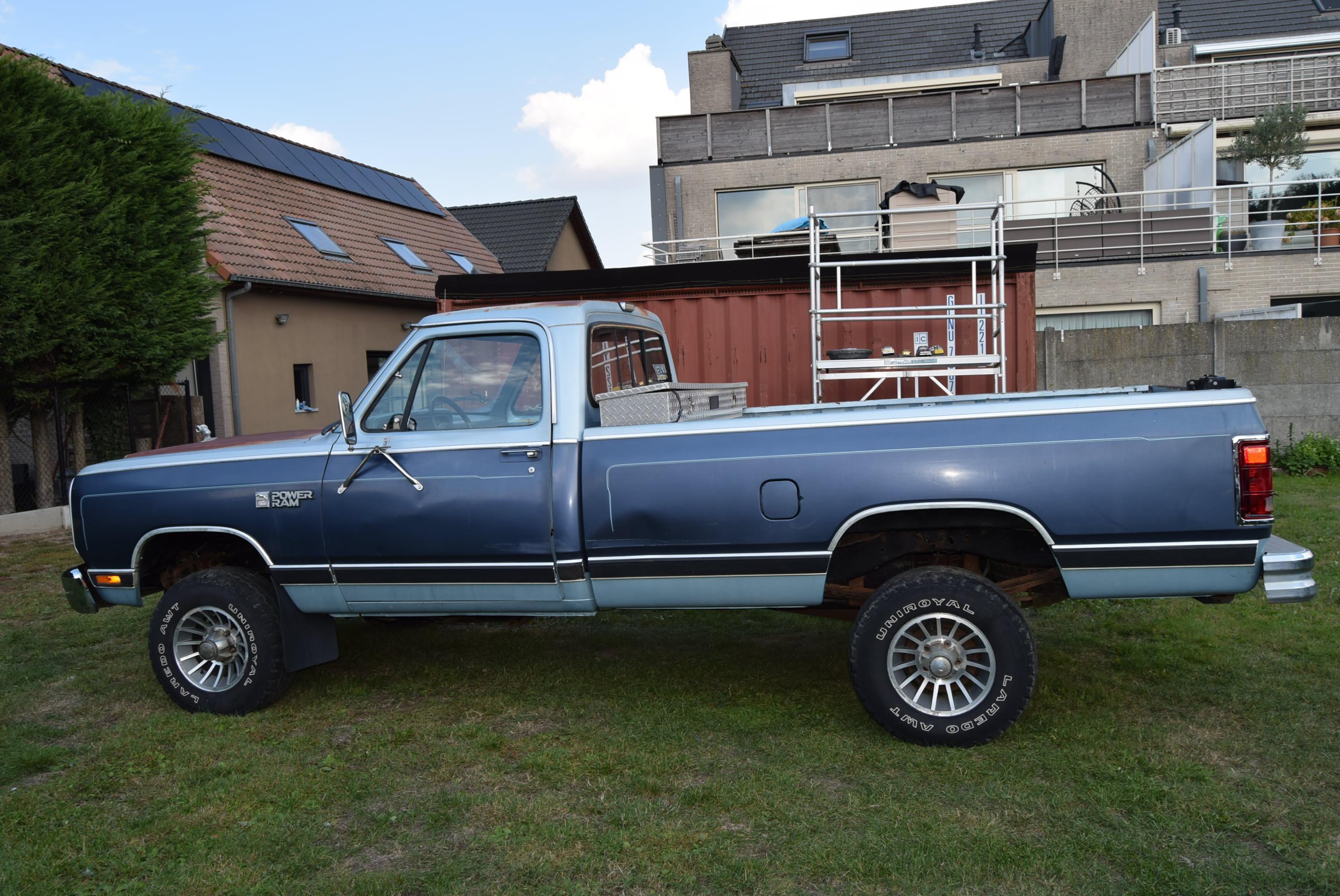 Dodge Ram Power Wagon 5.9L V8 360CID