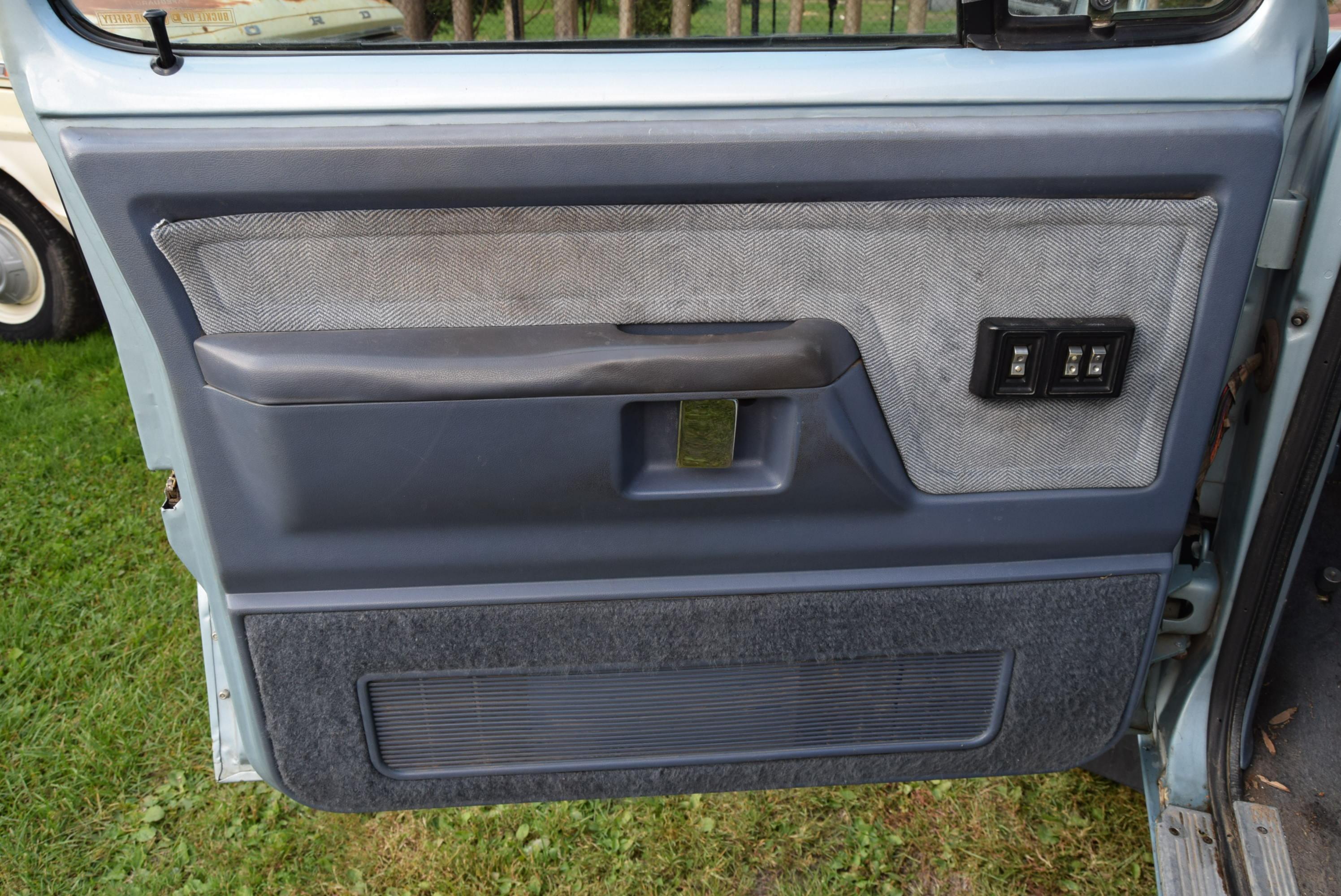 Dodge Ram Power Wagon 5.9L V8 360CID