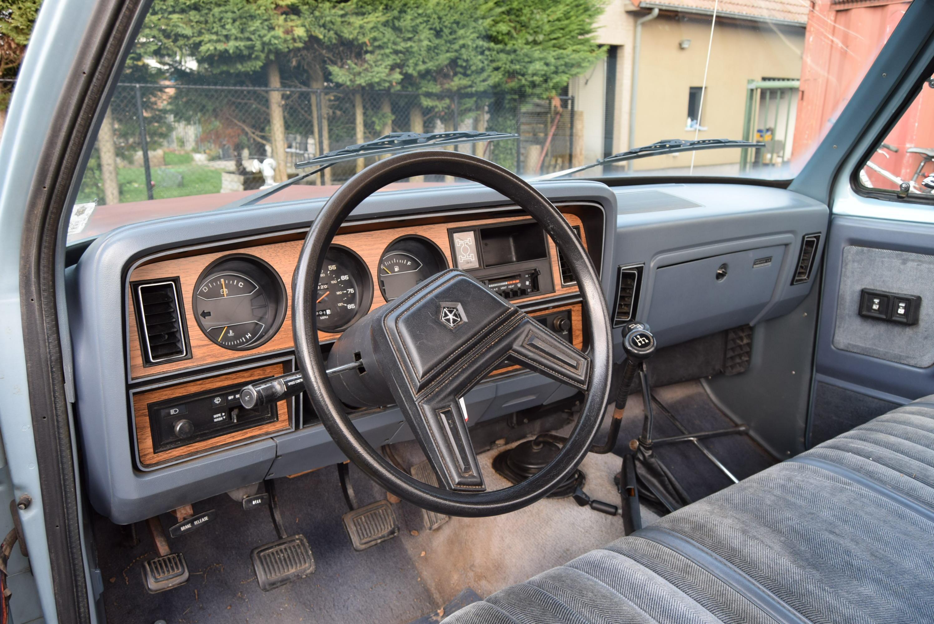 Dodge Ram Power Wagon 5.9L V8 360CID