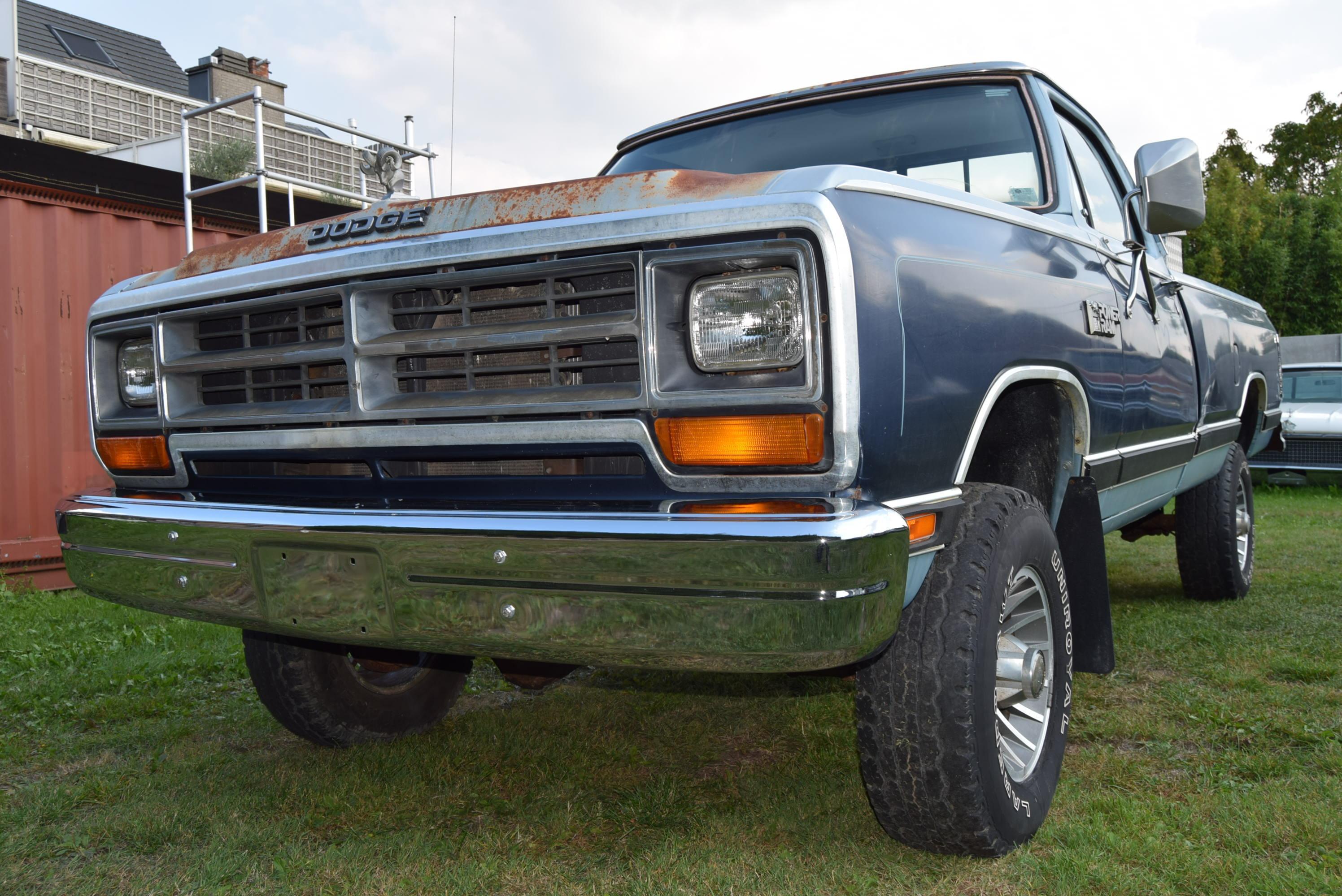Dodge Ram Power Wagon 5.9L V8 360CID