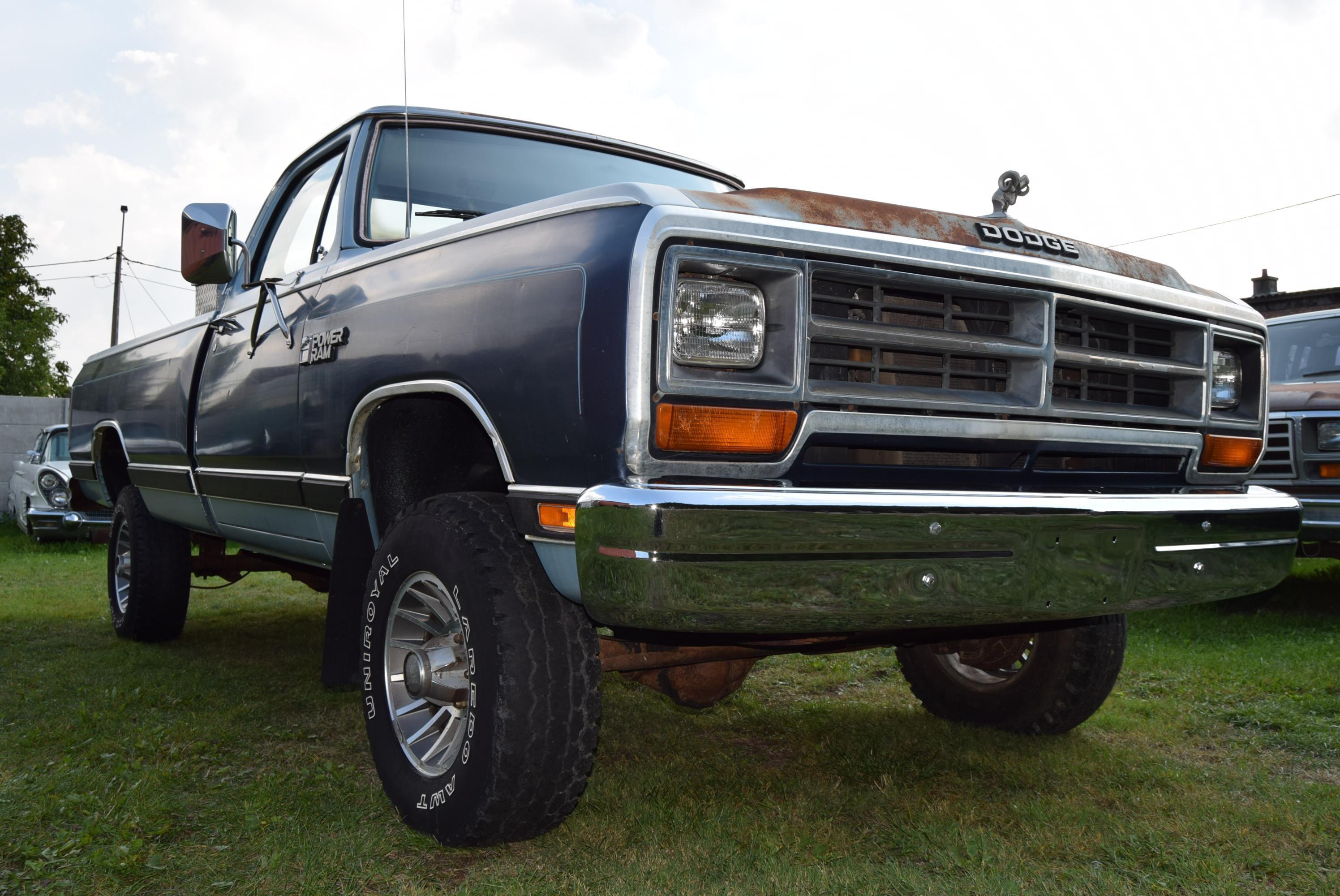 Dodge Ram Power Wagon 5.9L V8 360CID