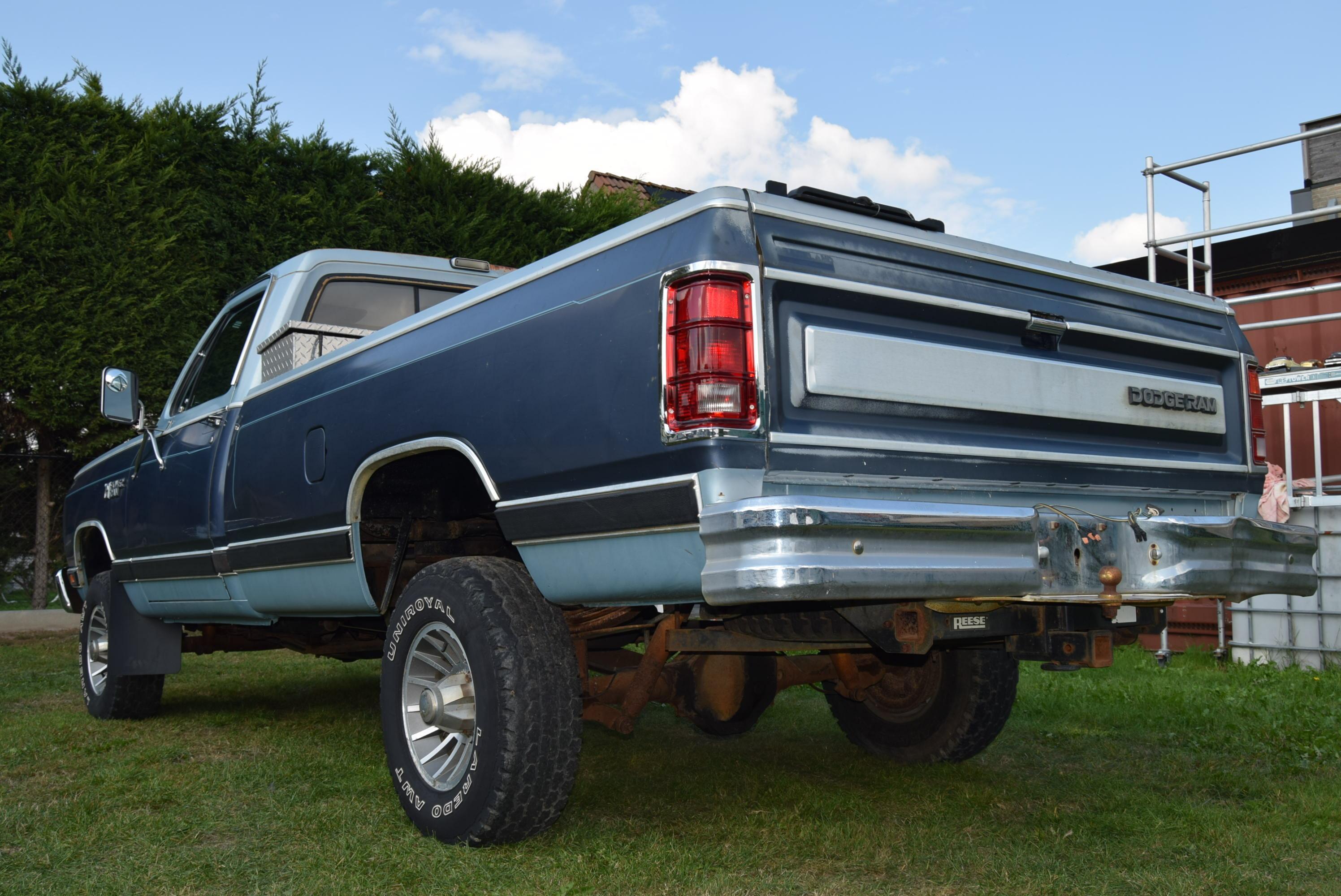 Dodge Ram Power Wagon 5.9L V8 360CID