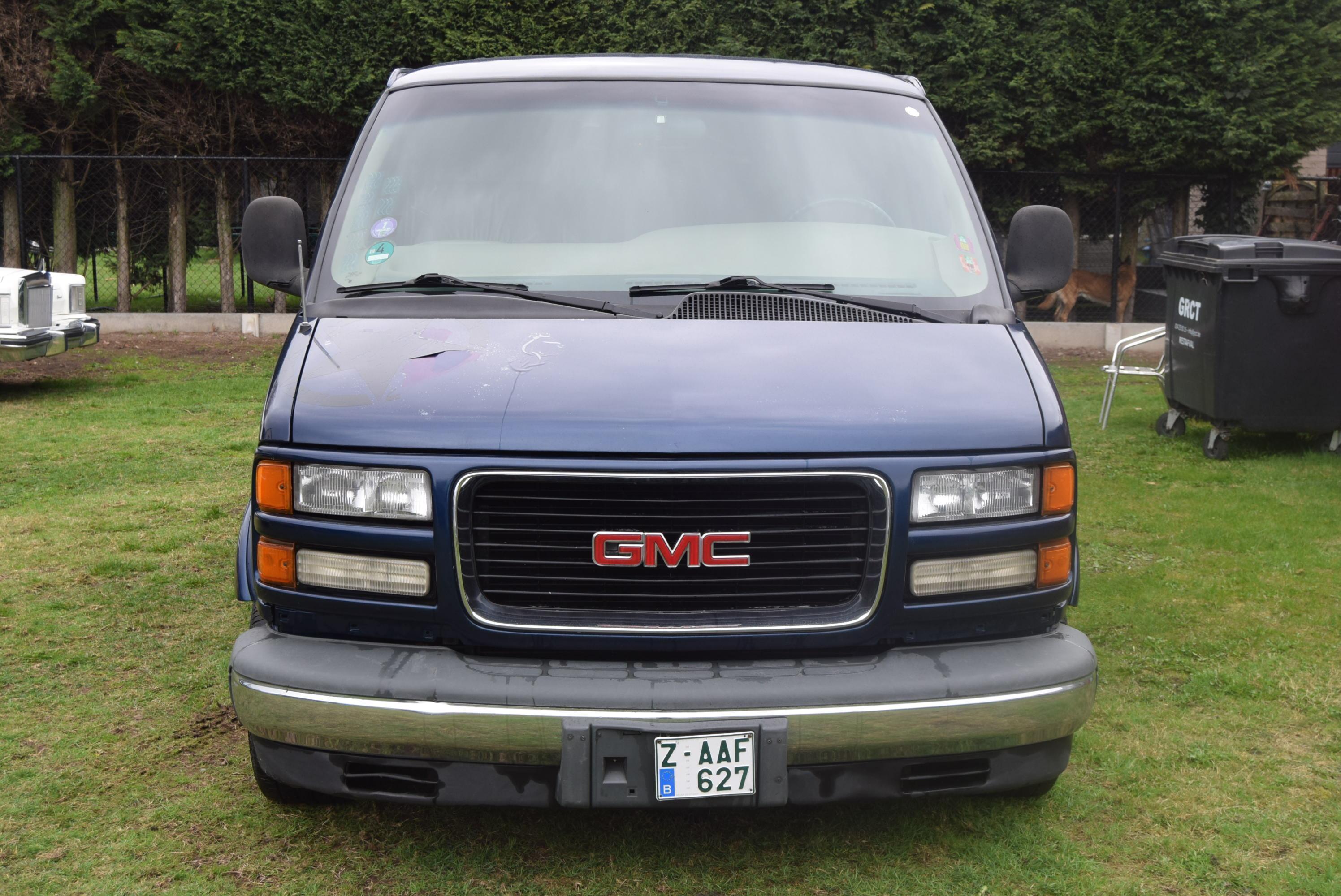 GMC Savana