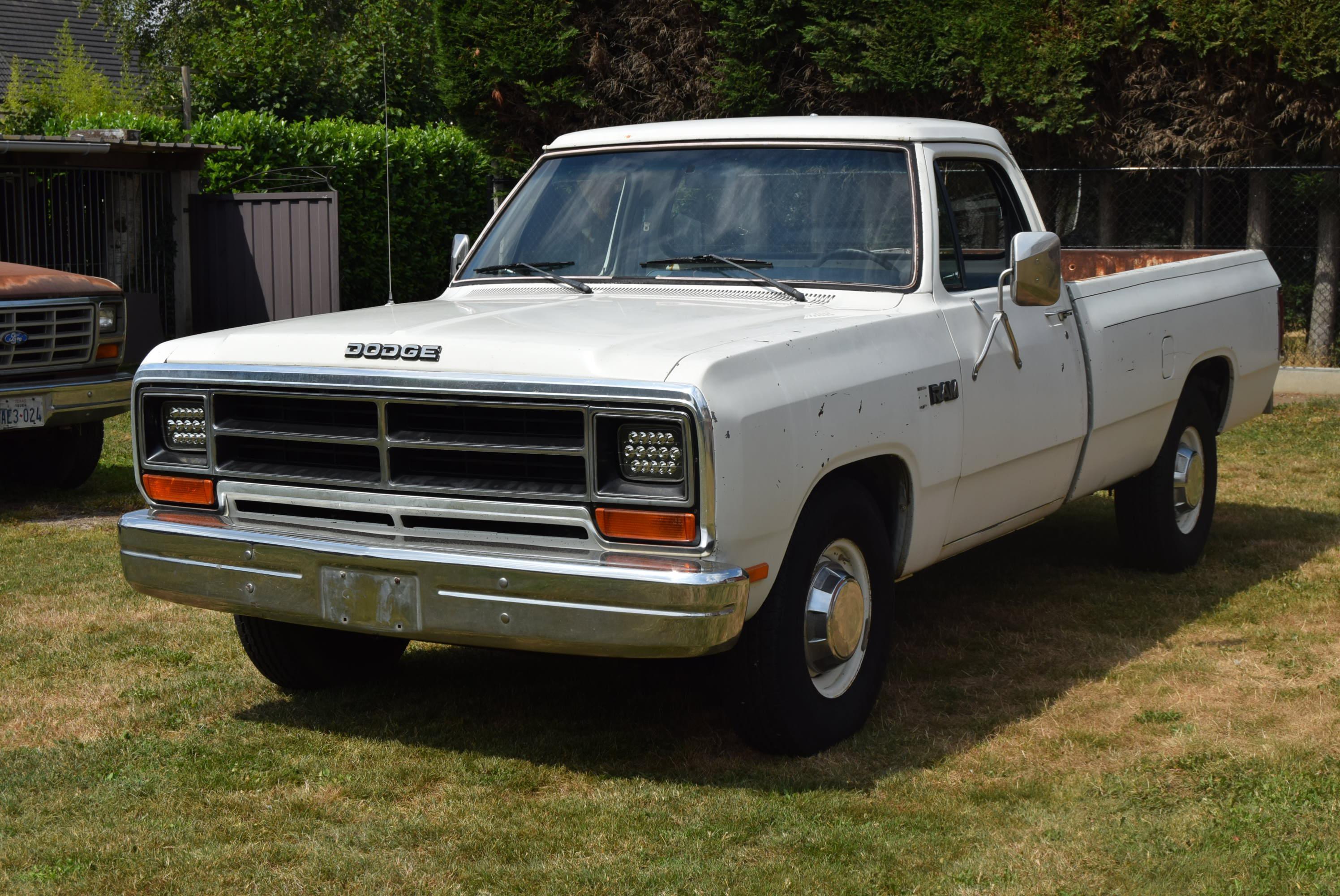 Dodge Ram 5.9L V8 360CID 