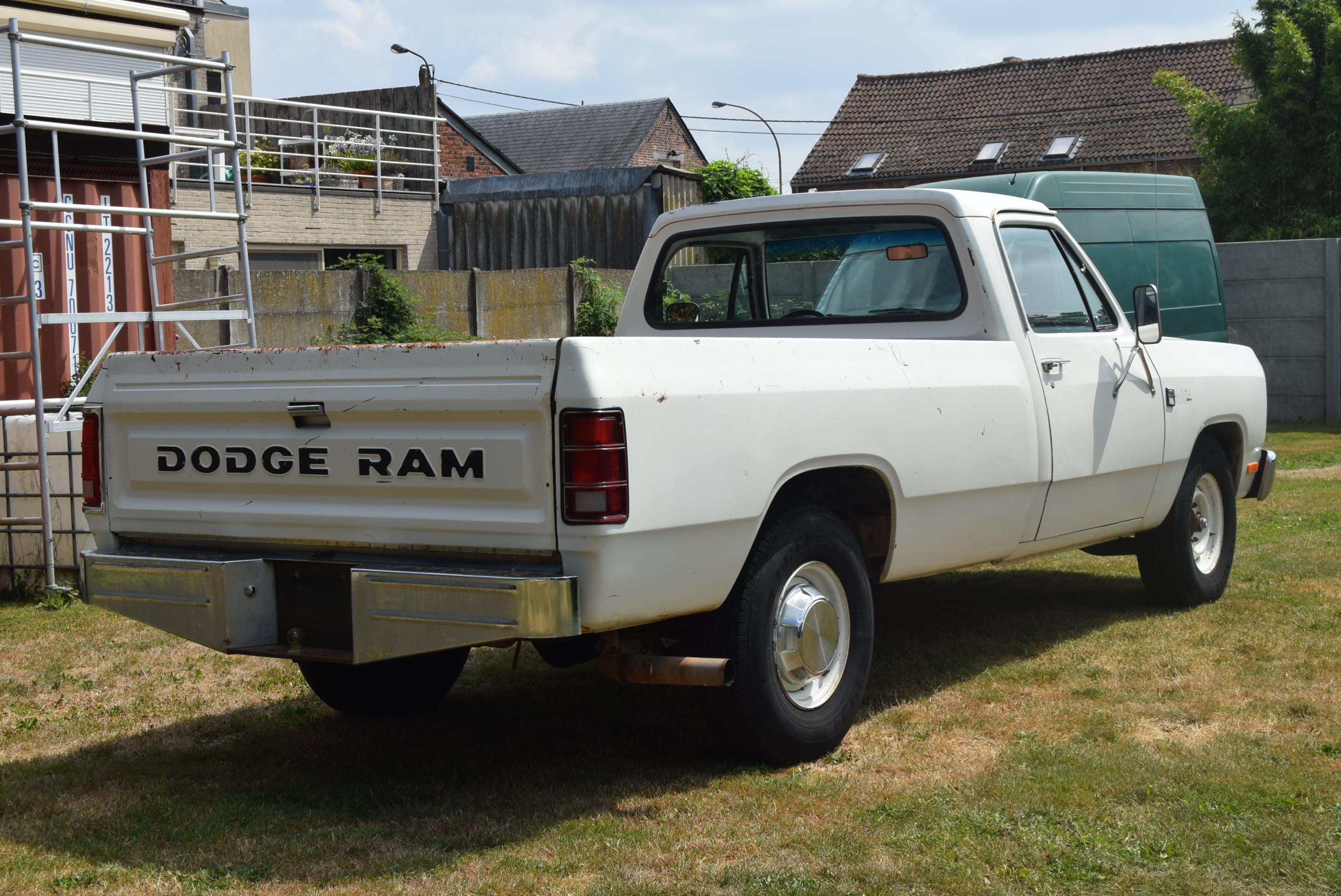 Dodge Ram 5.9L V8 360CID 